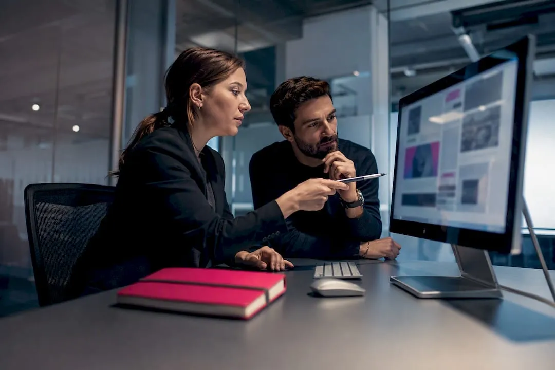Il team B2B sta rivedendo i contenuti della newsletter