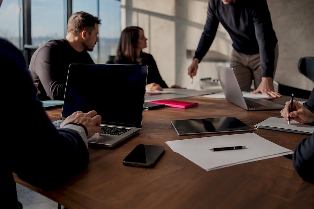 Thought leadership LinkedIn: da voce personale ad autorità B2B